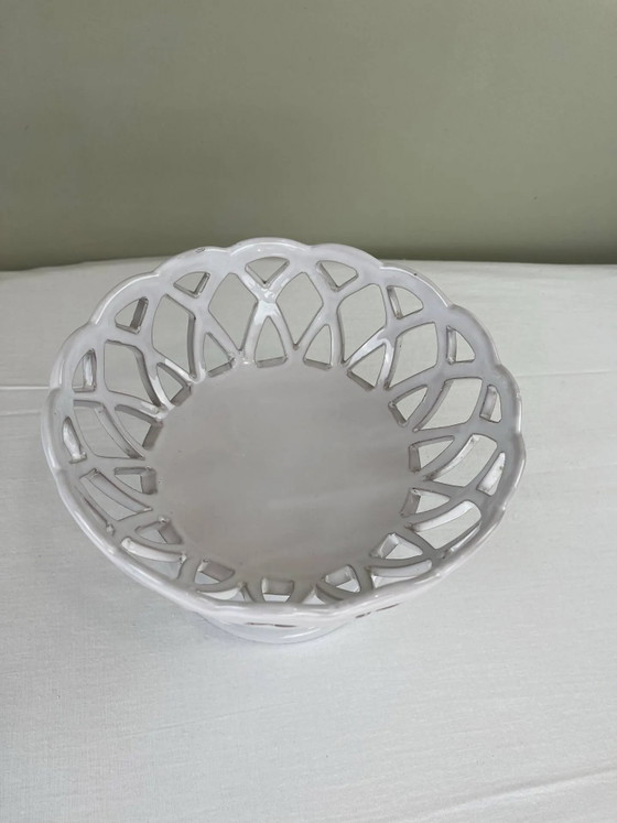 Opengewerkte fruitschaal gesigneerd Lallier uit Moustier – Schalen, Porcelain (photo 3 of 9)