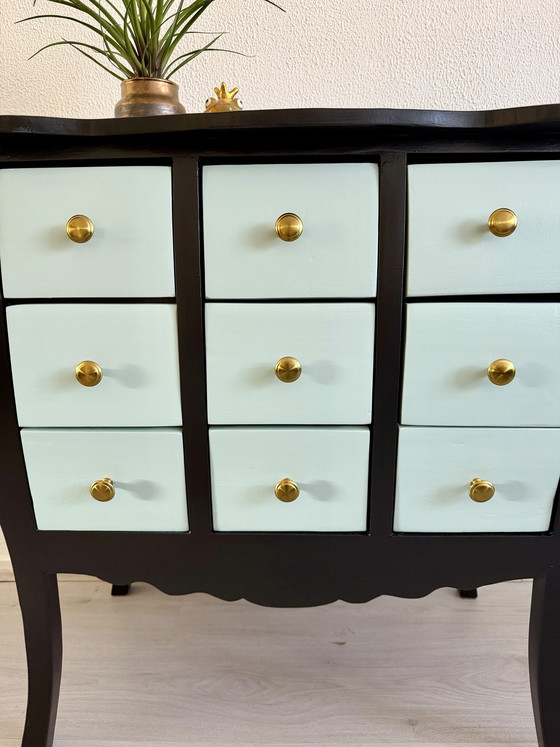 Image 1 of Laden kastje gerestyled