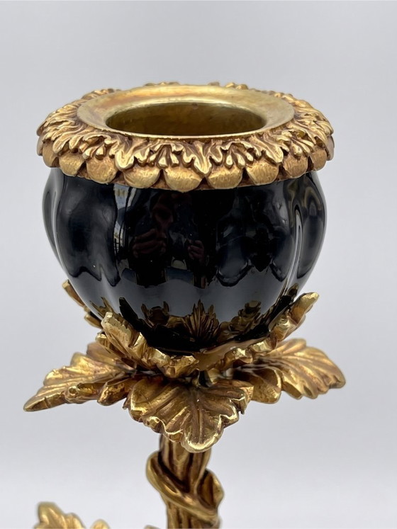 Image 1 of Paar Papageienleuchter aus Porzellan und vergoldeter Bronze – Stil Ludwigs XVI. – 47 cm