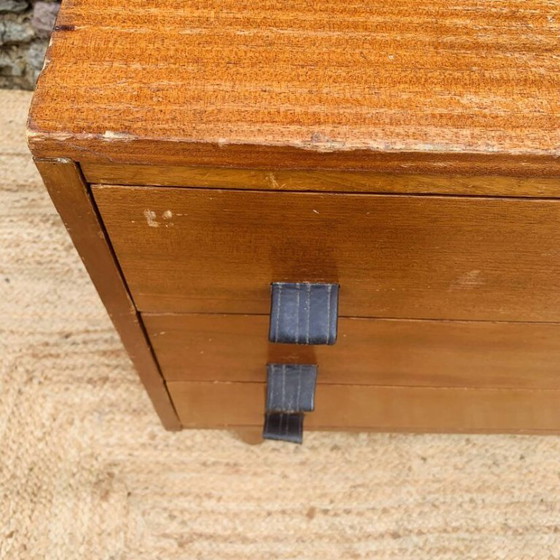 Cassettiera vintage con maniglie in pelle – Anni '50/'60 – Cassettiere, Legno (photo 10 of 25)