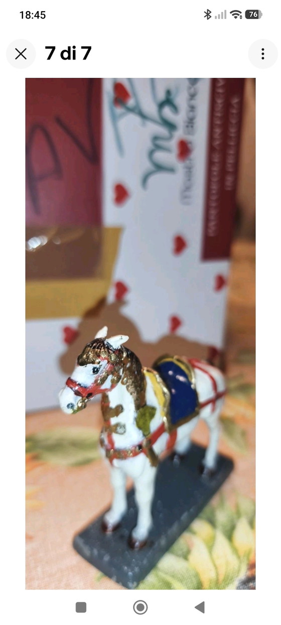 Caballo de metal en miniatura con el escudo de armas de los Carabinieri AA.C. – Objetos decorativos (photo 7 of 7)