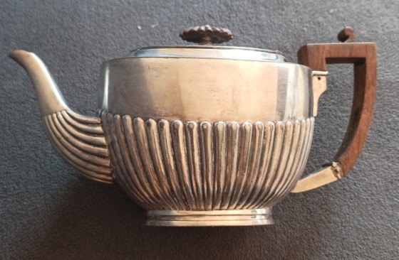 Image 1 of English Art Deco teapot by William Hutton & Sons – silver-plated metal (EPBM) – circa 1930