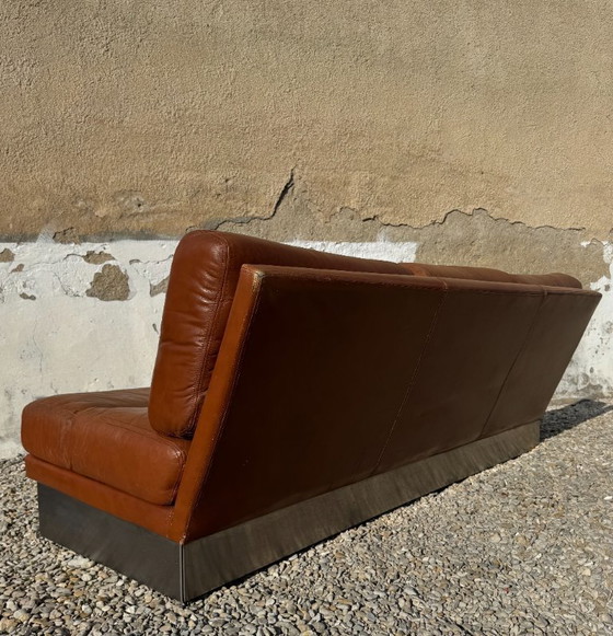 Image 1 of Divano a 3 posti in alluminio spazzolato e pelle marrone, Francia 1970