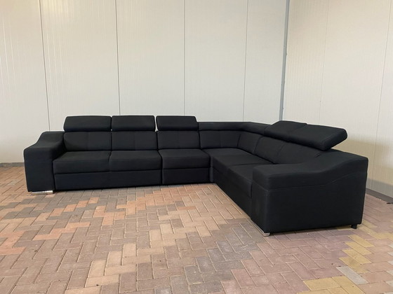 Image 1 of Moderne zwarte stoffen hoekbank