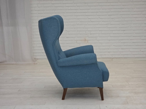 Image 1 of Años 60, diseño danés de Fritz Hansen, sillón retapizado con taburete, modelo 8023.