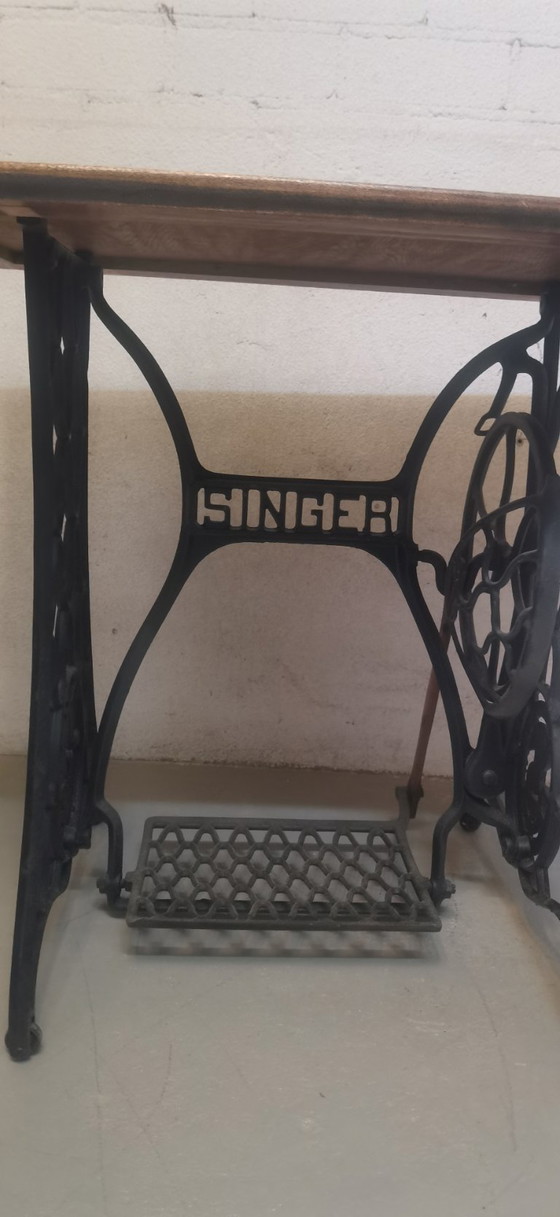 Image 1 of Table d'appoint Singer