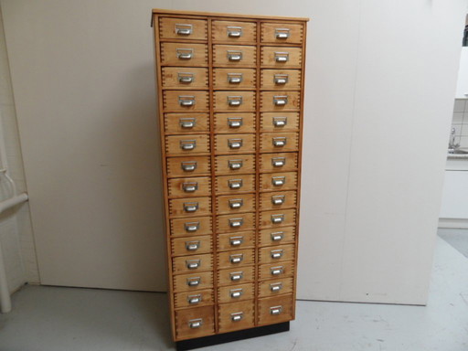 Vintage apothekerskast met 45 lades