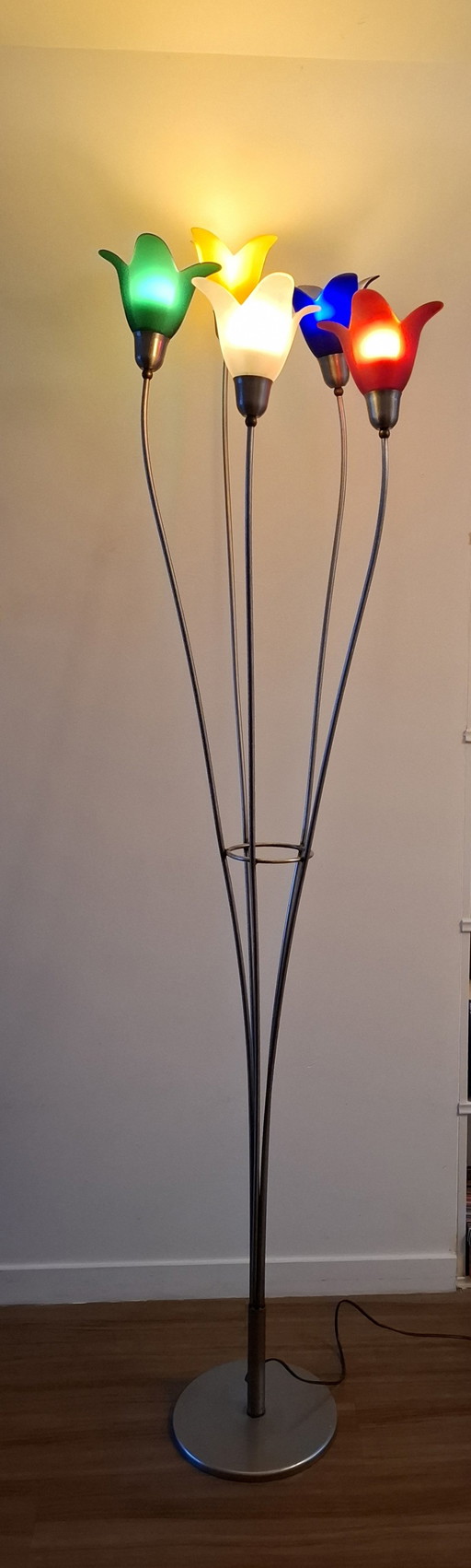 Floor lamp with tulip shades from pols potten