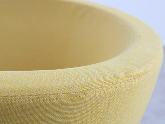 Image 1 of Moroso Victoria and Albert fauteuil geel