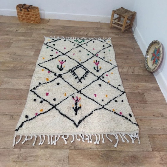 Image 1 of Handgefertigter, einzigartiger, authentischer marokkanischer Teppich – Naturwolle, Boho-Stil, handgewebt (172 × 110 cm)