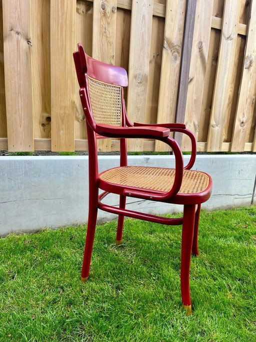 Vintage design stoel – rood & rotan – gerestyld door Ontwerpstudio Anna