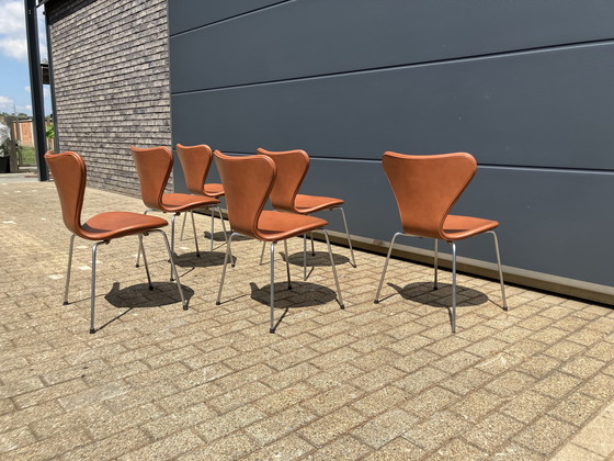 Image 1 of 6x Fritz Hansen series 7 Vlinderstoelen in Cognac leder NIEUW!!