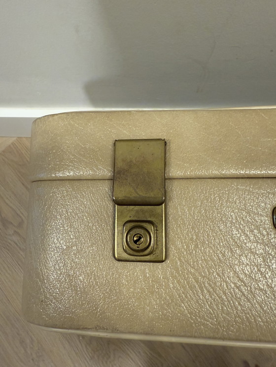 Image 1 of Vintage travelcase beige with red upholstery 