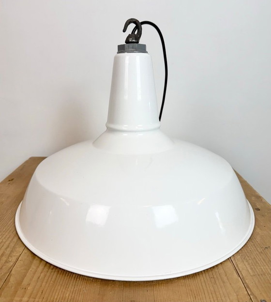Image 1 of Industriële hanglamp van wit emaille van Benjamin USA, jaren 60.