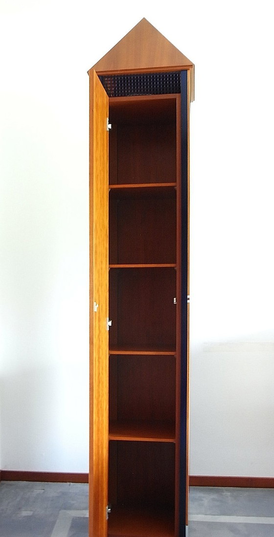 Image 1 of Armoire colonne postmoderne, en bois de cerisier, pièce unique des années 1980