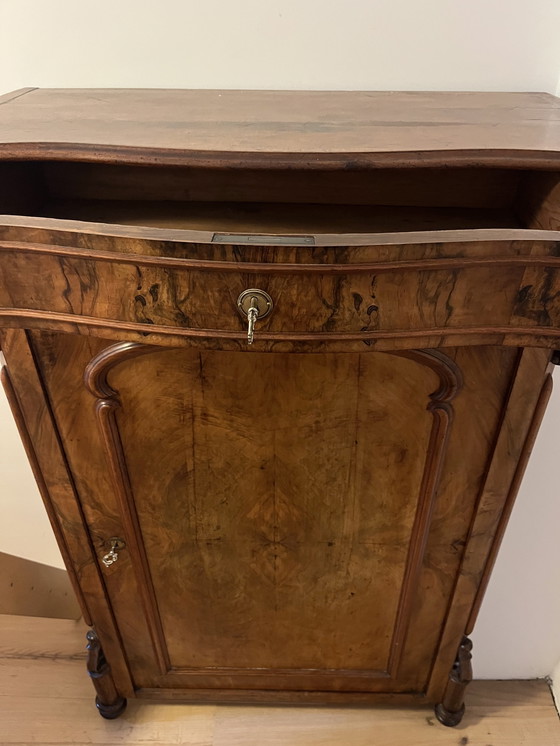 Image 1 of Louis Philippe Vertiko Schrank (1870) – Massives Walnussholz