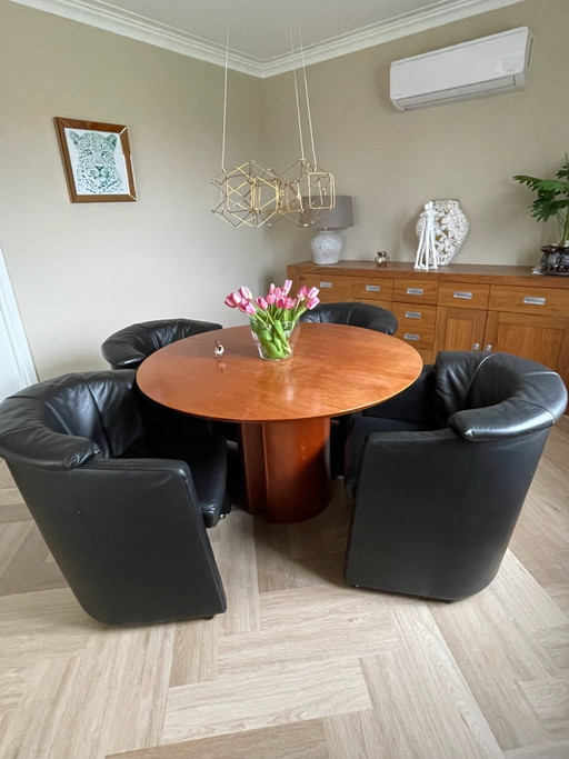 Ensemble de salle à manger, quatre chaises cuir noir Rolf Benz