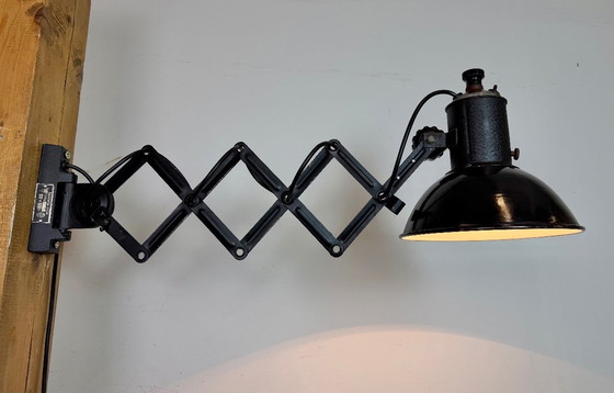 Image 1 of Lámpara de pared industrial de tijera esmaltada en negro, años 50