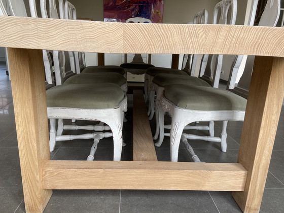 Image 1 of Robuuste eetkamertafel met 8 rococo stijl stoelen 