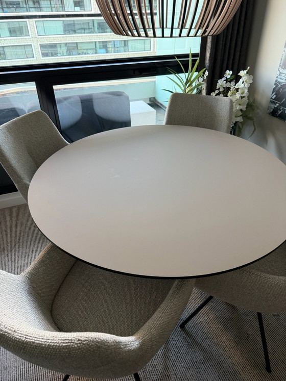 Mesa de comedor de diseño de la marca holandesa Odesi, tipo Belly – Mesas de comedor, Metal, Madera (photo 2 of 5)