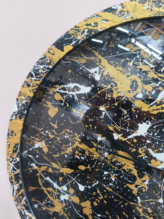 Image 1 of Horloge murale abstraite faite main SutuDesigns – Noir, or et blanc