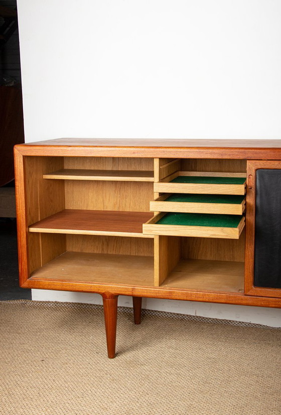 Image 1 of Enfilade danese extra lunga in teak, quercia e skai, 280 cm, di Arne Hovmand-Olsen 1960.