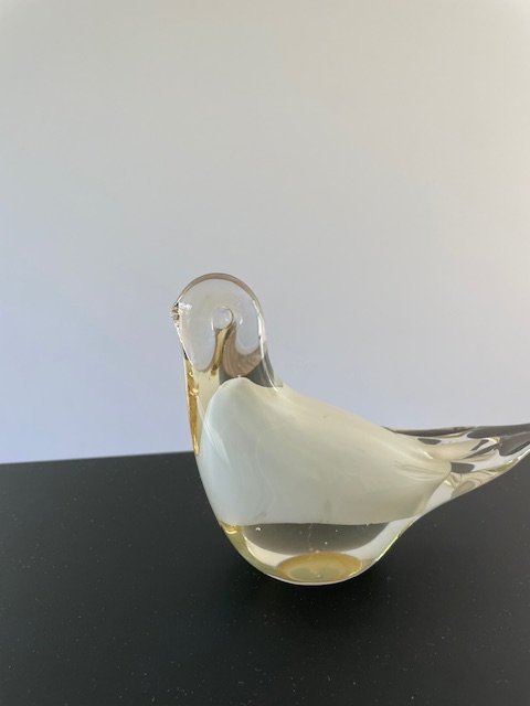 Image 1 of Pájaro con diseño de vidrio: elegante y escultural en vidrio transparente
