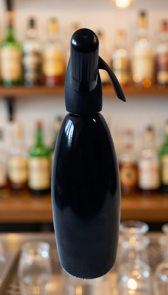 Image 1 of Mooie Zwarte ISI Soda Syphon voor de vintage bar 