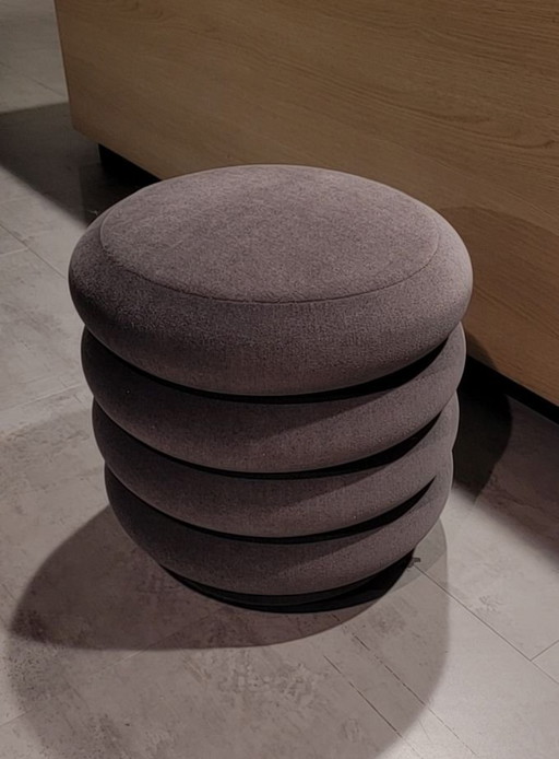 Puf redondo gris de Ferm Living – hockers en poefs