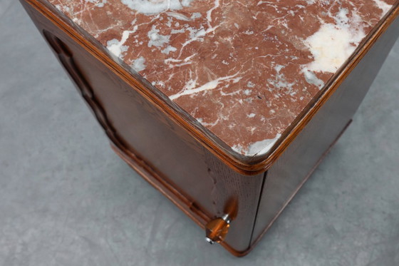 Image 1 of Paar Art Deco nachtkastjes van eikenhout met marmeren blad, Frankrijk ca. 1925