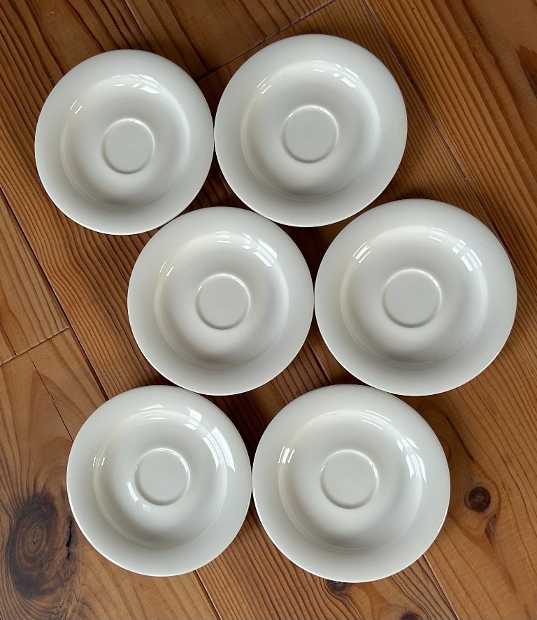 Arabia Finland Arctica tableware | €475 | Whoppah