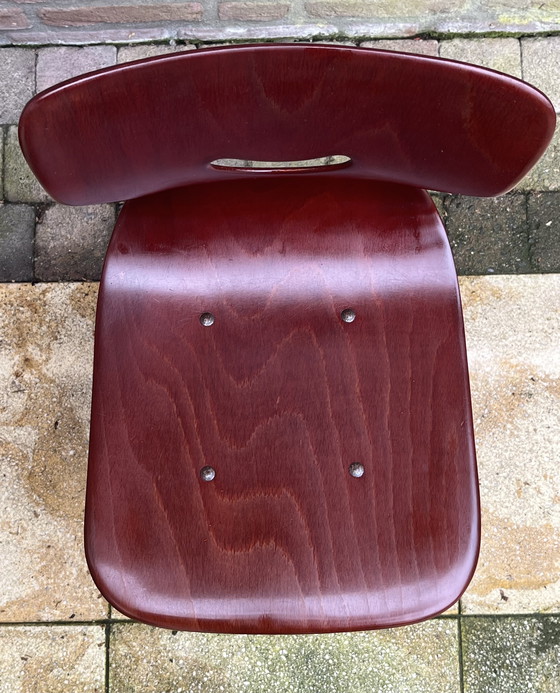 Image 1 of Chaire de l'école de design industriel Pagholz - Adam Stegner