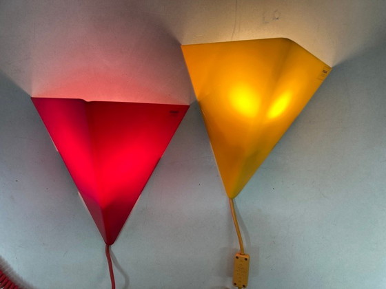 Image 1 of Dos lámparas de pared triangulares de los años 80 de Mawa Design