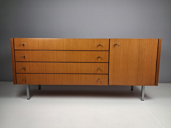 Credenza vintage disegnata da Pieter De Bruyne per V-Form, anni '60. – Merk onbekend, Credenze, Wood (photo 2 of 11)