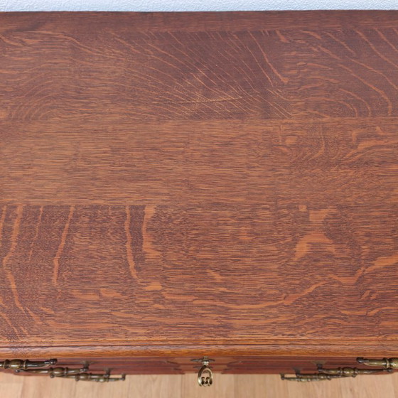 Image 1 of Cassettiera/comò vintage in legno rustico, stile Queen Anne
