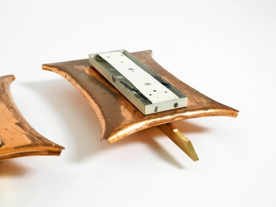 Image 1 of Appliques murales d'église uniques, grandes et lourdes, de style milieu du siècle, en cuivre et laiton