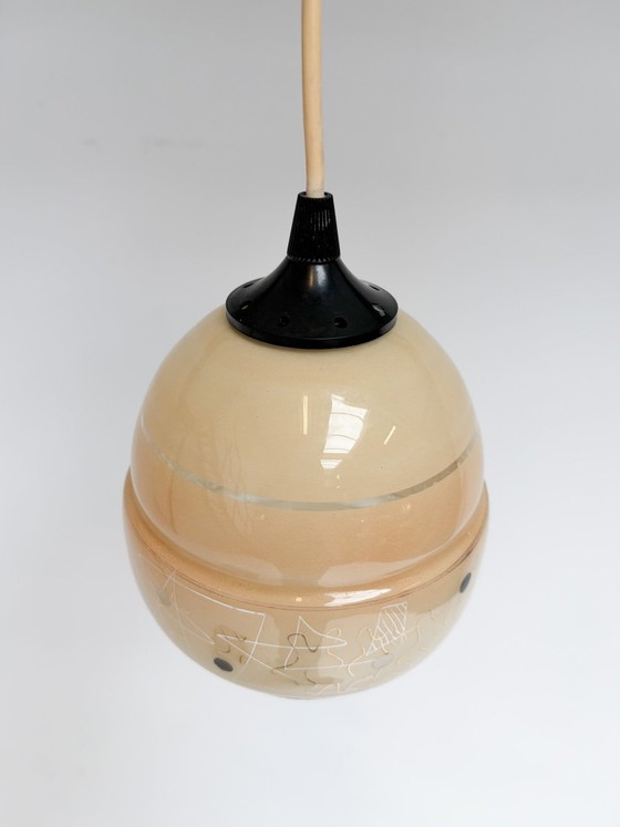 Set di lampade a sospensione vintage decorative beige con oro, anni 1060, Vetro (foto 3 di 7)