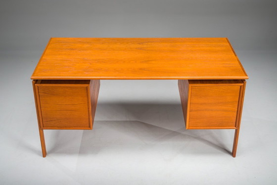 Image 1 of  Mid Century Modern Freistehender Teakholz-Schreibtisch von GV Møbler, 1960er Jahre