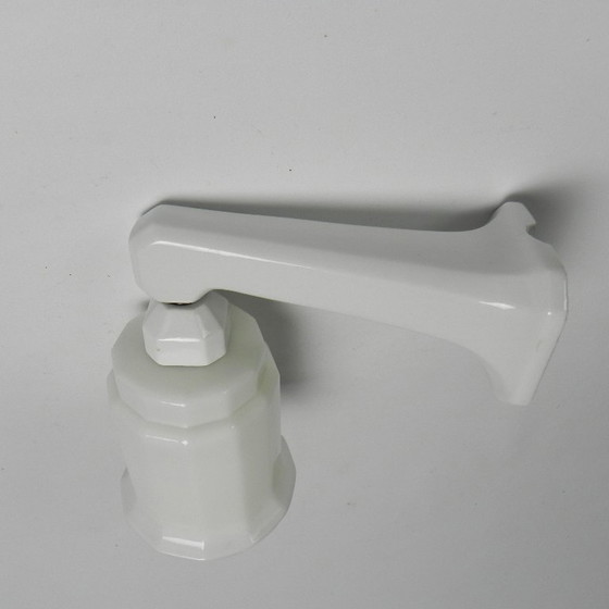 Image 1 of Porseleinen Art Deco wandlamp met opaline kap, jaren 30