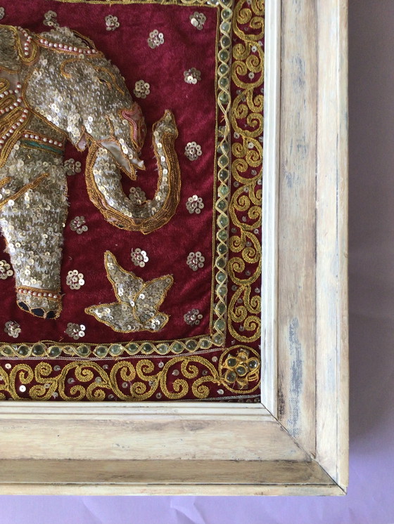 Image 1 of Elefante ricamato su stoffa incorniciato, fatto a mano dall'India