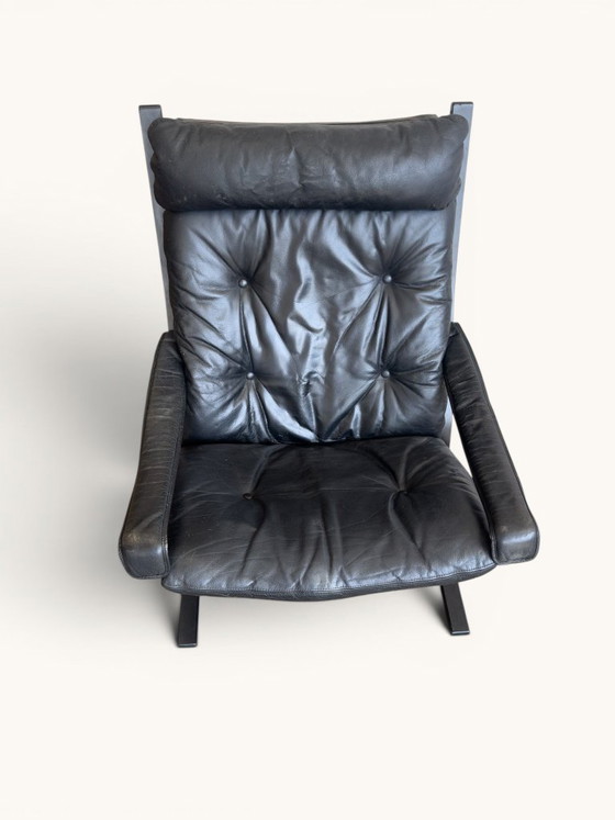 Fauteuil « Siesta » d'Ingmar Relling, 1965, en cuir noir – Leather, Wood (photo 5 of 5)