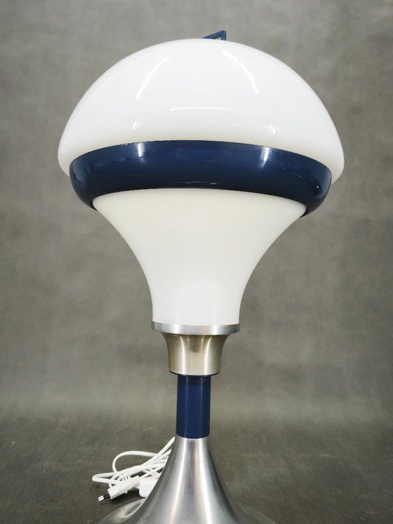 Italienische Space Age Tischlampe aus Opalglas und blauem Metall, 1970er Jahre – Tischlampen (photo 6 of 13)