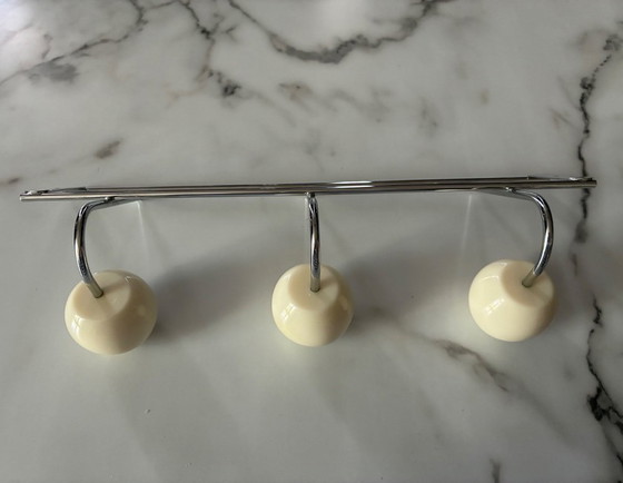 Image 1 of Ball-shaped coat rack with 3 hooks