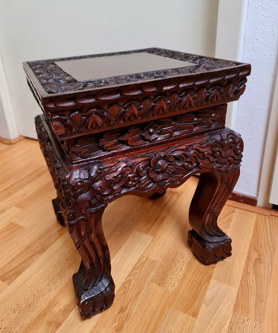 Image 1 of Aziatische bijzettafel plantentafel gekerfd hout vintage