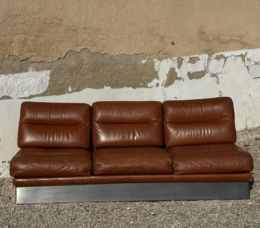 3-Sitzer-Sofa aus gebürstetem Aluminium und braunem Leder, Frankreich 1970