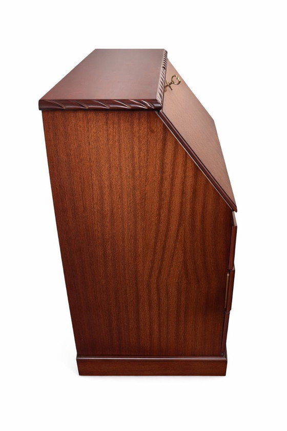 Image 1 of Scrivania in mogano di metà secolo con chiave