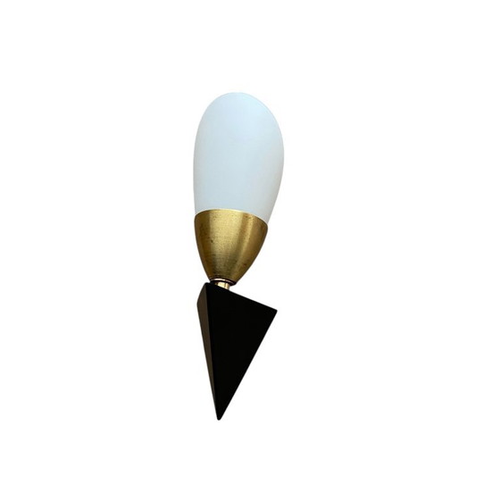 Wandleuchte aus den 1950er-1960er Jahren, schwarzes Metall und weißes Opalglas, Tulpenform – Wandleuchten (photo 8 of 8)