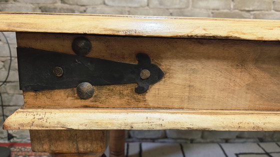 Image 1 of Großer Esstisch aus Massivholz