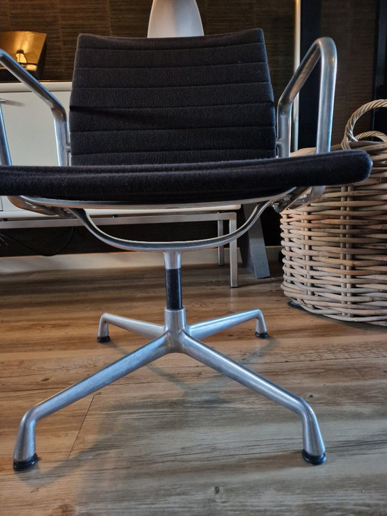4 x Vitra EA 108 vergaderstoelen – Textile, Aluminium (photo 6 of 7)