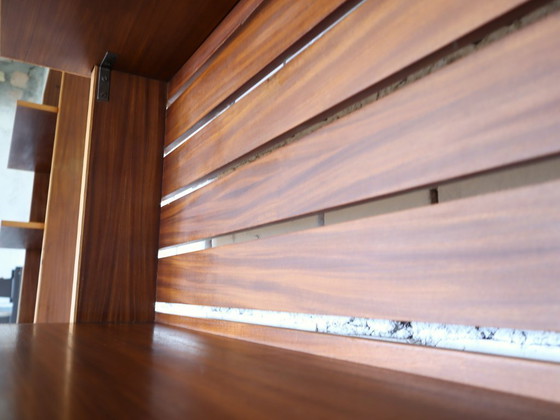 Image 1 of Meuble mural italien en teck des années 1950, allant du sol au plafond